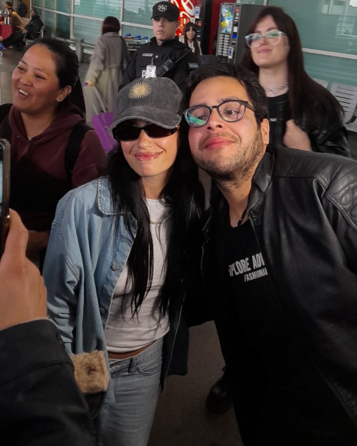 SantiCarranzaa's tweet photo. Hoy cumpli un sueño ❤️‍🩹✨️
Te amo Mariana. Sigo sin creer que me saludaste dos veces, me llamaste por mi nombre y te pude abrazar. Sos inmensa @lalioficial 
#lali https://t.co/dVJODMJ08a