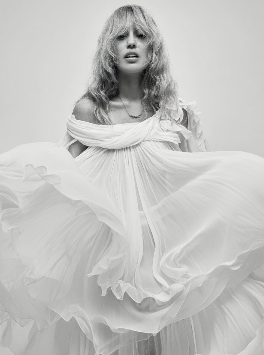 ifuseekbardi's tweet photo. “I know people would love another Bangerz or Can’t Be Tamed, and I understand why those records mean so much to them. But I’m not interested in recreating something I’ve already done. No shade to any artist who’s down to do that, but for me personally, it feels lazy and tacky.“ https://t.co/tv05I9ROyt