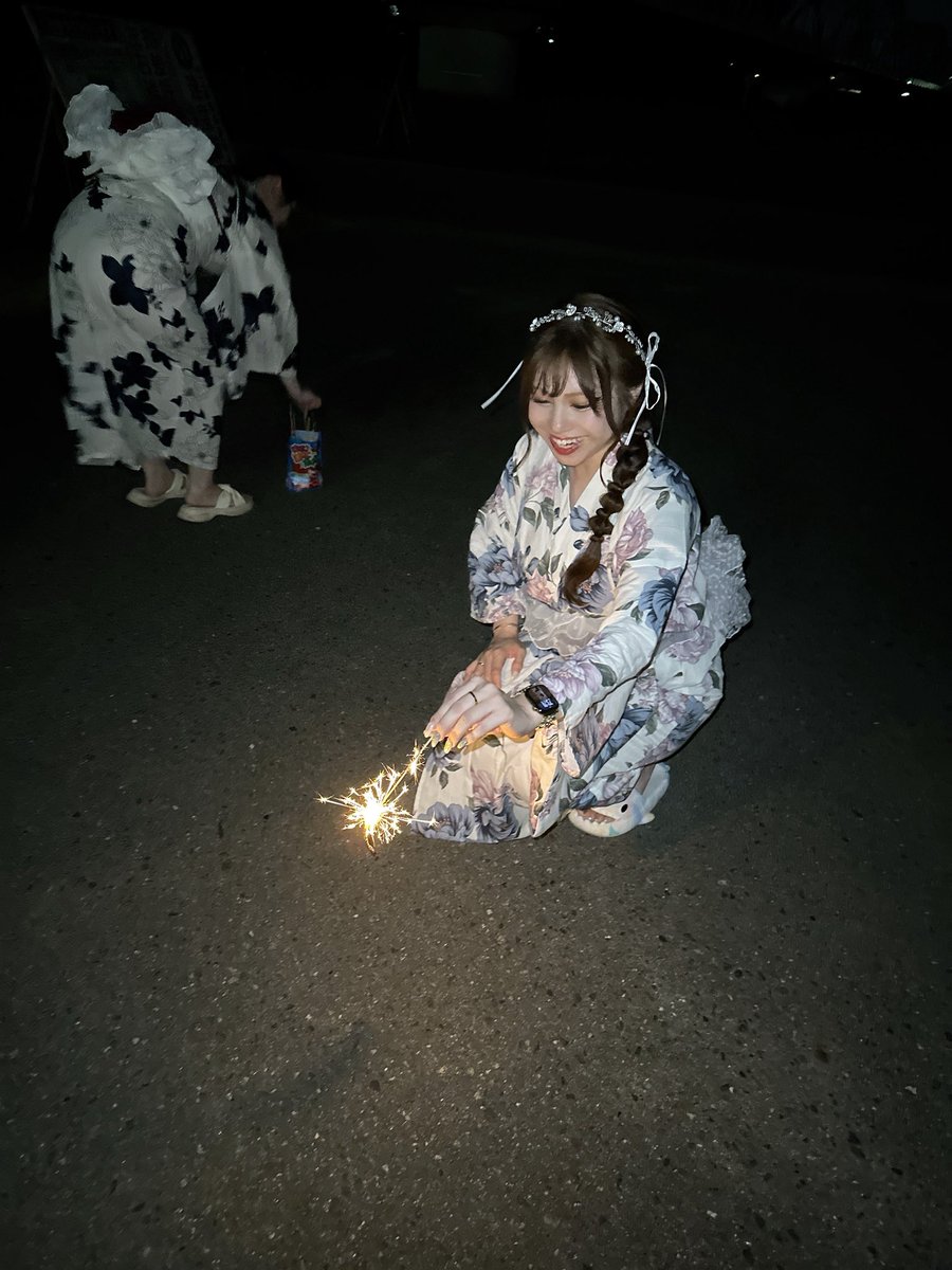 ___Ochqn_'s tweet photo. 🏮👘🎆🎇 https://t.co/ZygPEOhNNA