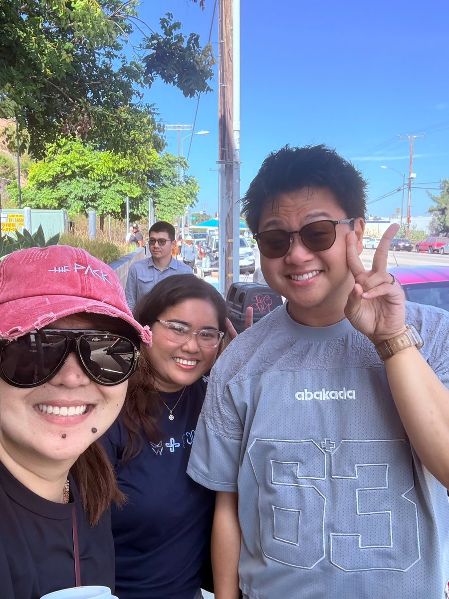 MsYNA29's tweet photo. A huge thank you for bringing the pop-up store to us! This means so much to the fans @SB19Official . 🫶 #1Zentertainment  #sb19  #100thieves #lunari https://t.co/7SV2jONEWD