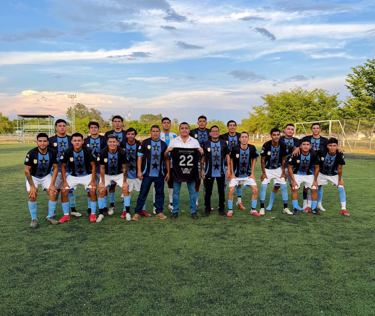 HpoInspira's tweet photo. La mejor manera de reconocer el esfuerzo de los jóvenes es estar a un lado de ellos, para impulsarlos, motivarlos e inspirarlos a seguir apostando por el deporte. #AbelGuirado #InspirandoAndamos https://t.co/xp74lyiipg