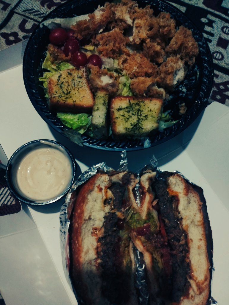 Ferial321's tweet photo. 😑 معده اذیت شد
 😍🤤چربی لذت برد https://t.co/JiLI6vo8fe