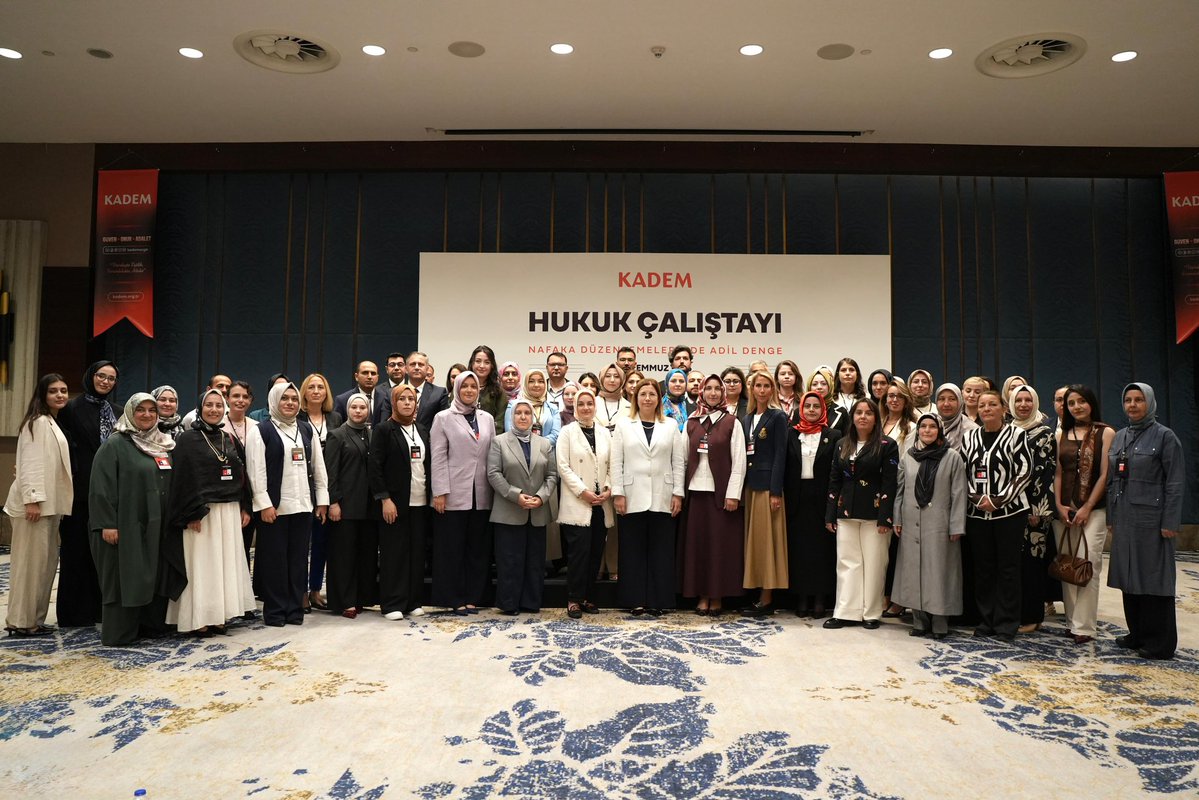 kademorgtr's tweet photo. ⚖️ “Nafaka Düzenlemelerinde Adil Denge” başlıklı Hukuk Çalıştayımızda; hukukçular, akademisyenler, kamu kurumlarından uzmanlar ve sivil toplum kuruluşlarının temsilcileriyle bir araya gelerek nafaka sistemini çok yönlü ele aldık.

Çalıştayımızda, mevcut uygulamalarda karşılaşılan hukuki, sosyal ve ekonomik sorunları değerlendirirken; kadın ve çocukların haklarını koruyan, adaleti gözeten, farklı ihtiyaçları dikkate alan ve yeni mağduriyetlere yol açmayacak çözüm önerileri üzerine kapsamlı istişarelerde bulunduk.

Ortak akıl ve çok paydaşlı istişare anlayışıyla oluşan çalıştay raporunun; daha adil, hakkaniyetli ve kapsayıcı bir nafaka sistemine katkı sunmasını temenni ediyoruz.