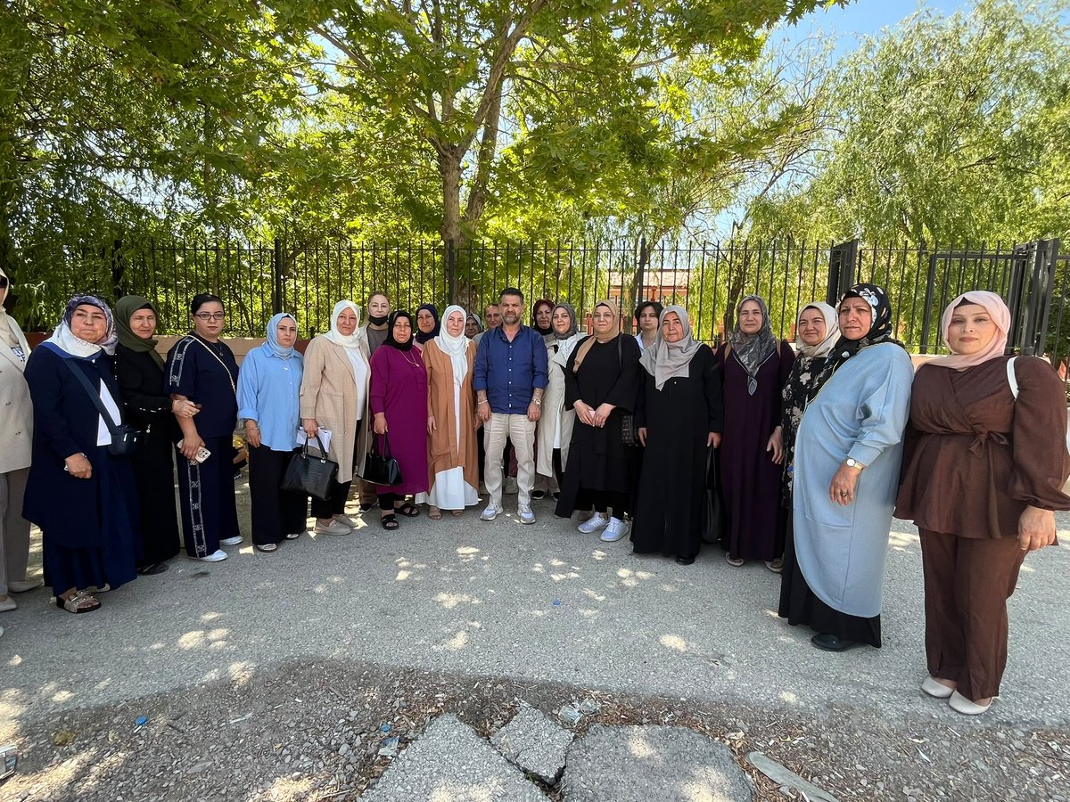 ipekyoluakkdn's tweet photo. 📍YALI MAHALLESİ 
İpekyolu İlçe Başkanımız Sayın @YavuzKusanVan, öncülüğünde; Ana Kademe, Kadın Kolları ve Gençlik Kolları teşkilatlarımızla birlikte hane üye ziyaretlerimiz ve saha çalışmalarımızı gerçekleştirdik.
@tugbaisikercan @abuyukgumus @MustafaAlkayis @ArvasAbdulahat https://t.co/fQRM4wPXI4