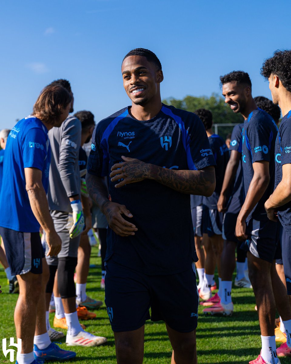ahmad2man's tweet photo. الترحيب في #الهلال بعودة الشيخ "كوليبالي" و المنضم حديثاً "سامرفيل" 🔹👏🏼 https://t.co/BxW8YGy4kO