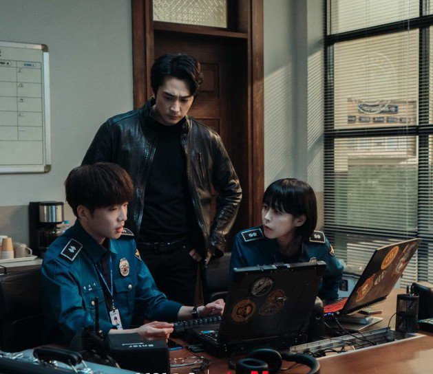 GiggleSpark's tweet photo. Who knew Detective Derek Cho was the jealous type? ๐ This fanfic gave me a whole new perspective.
And a jealous Do Kang Woo? He'd probably be even worse. I can already imagine the absolute chaos ๐คฃ๐คฃ
#LeeHaNa #SongSeungHeon #Voice4 https://t.co/X18QPmXmut
