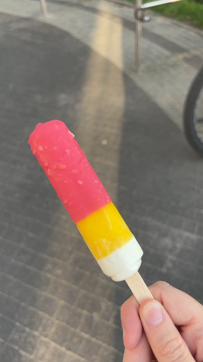 L0VECHARADE's tweet photo. Trying the new skolim ice cream so my Polish oomfs don’t have to https://t.co/LRkm2yPUwb
