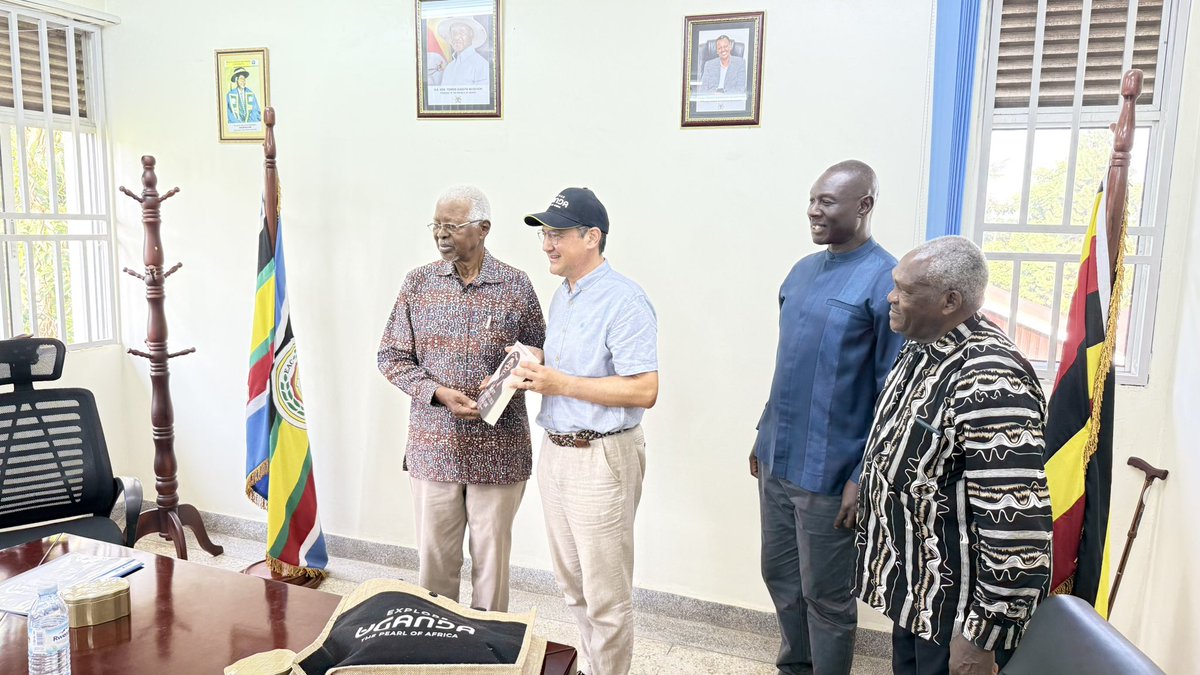 Pius_Achanga's tweet photo. It was an honor, together with our Chancellor, Prof. Edward Rugumayo, to host Prof. Dr. Frederik D’hulster, President of Howest University of Applied Sciences, and Team @MMU_Uganda. We renewed our MoU, and commitment to joint research, innovation, and student and staff exchanges. https://t.co/fTQX2tQSea
