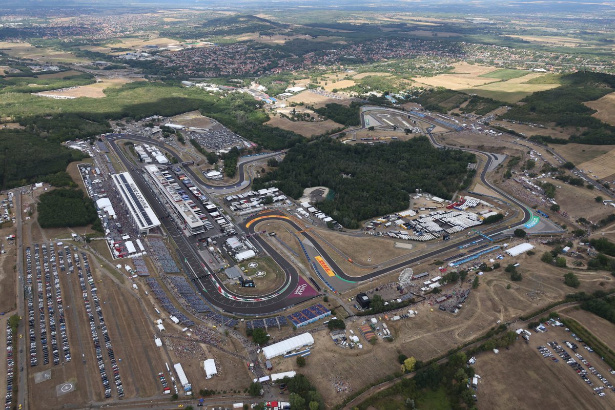 F1's tweet photo. R A C E 🇭🇺 D A Y 

#F1 #HungarianGP @HungaroringF1 https://t.co/iMoKa1GgEW