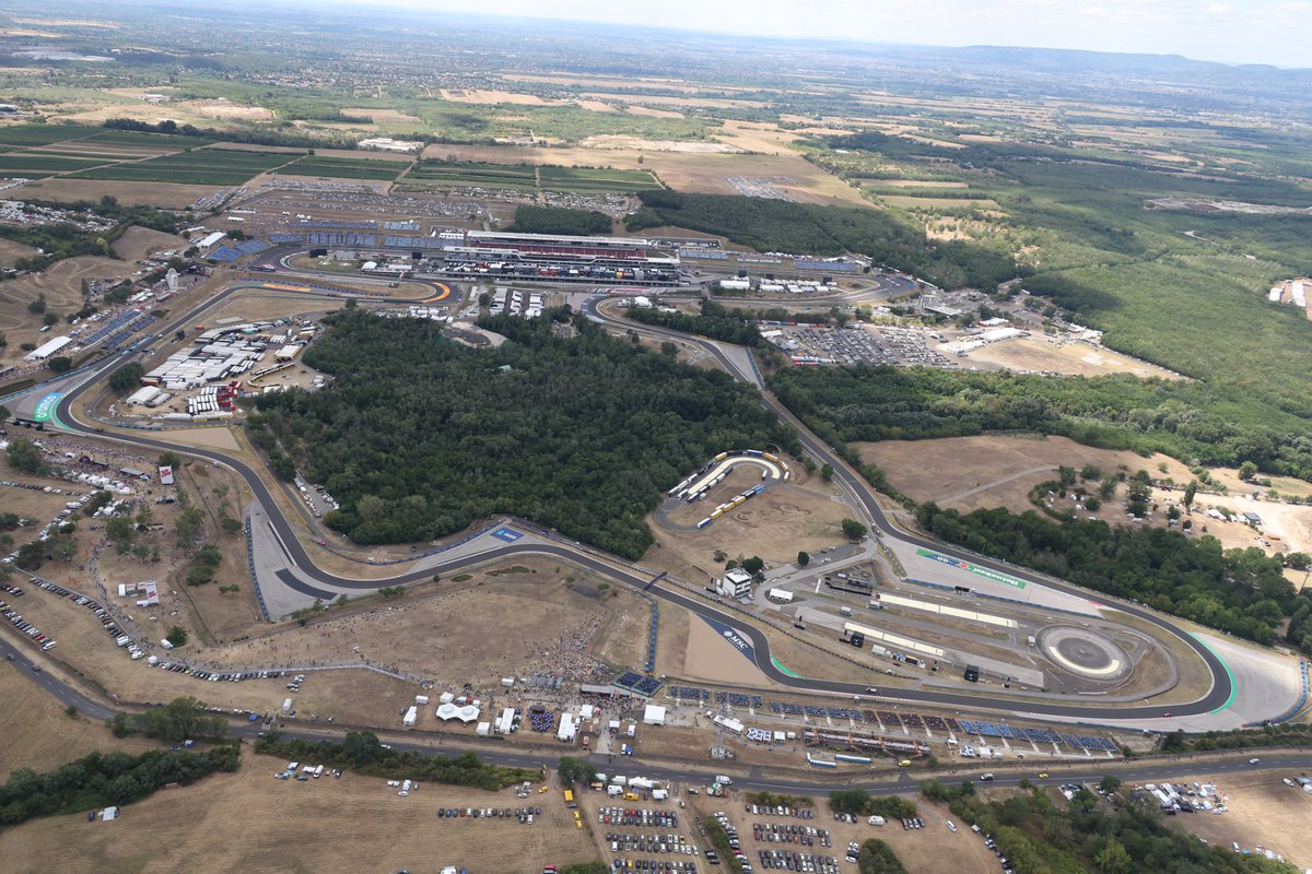 F1's tweet photo. R A C E 🇭🇺 D A Y 

#F1 #HungarianGP @HungaroringF1 https://t.co/iMoKa1GgEW