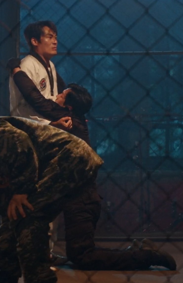 kangkiyoungs's tweet photo. of course hansoo still caught kim in his arms. of course he did #AgentKimReactivated #AgentKimReactivatedEp10 https://t.co/VkZAcJafmF