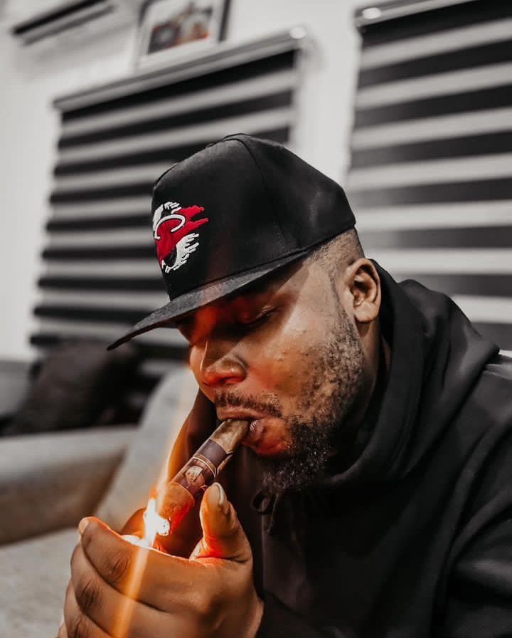 NigerianBarz's tweet photo. "The difference between us and them is will power, nxggx like to show weakness, we conceal loss.

Nobody here became successful overnight, but what they charging us for airplay is overpriced.

I can't judge those that chose to press over mics..."

"Sacrifice" - Payper Corleone https://t.co/QwPrKsRb4f