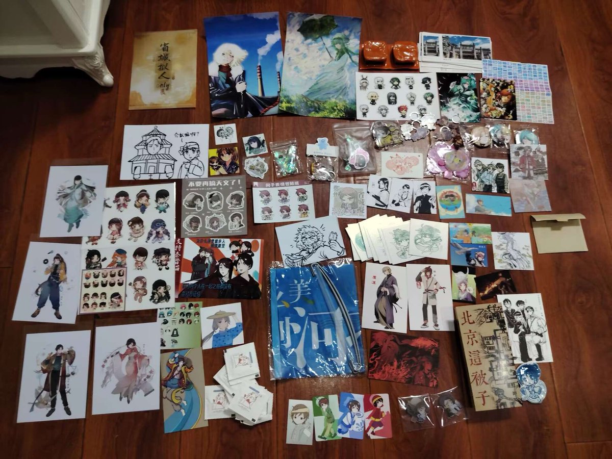 kuki623's tweet photo. 因为上课所以根本没到现场 但是也被投喂了很多 还有亲友帮我要到了很多签绘 没想到我的直辖市挂件这么多人和我换 早知道我就多印点了 我的渝区挂件本来以为要滞销 不过最后只剩了一份 大家能喜欢真的是太好了！感谢所有给我投喂无料的老师 最应该感谢的是帮我带东西的冻梨老师 和主办方们 真的辛苦了！ https://t.co/IAtrrDa0XP