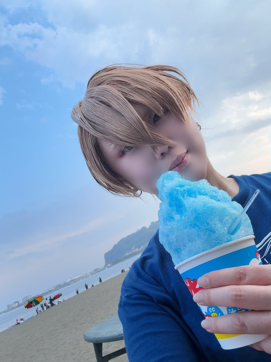 33_Sea_33's tweet photo. 初えのこすでした！暑さに弱いけどろふで海に行きたい！と思った結果皆様に介護されるという情けないわたくしでしたが、最後の土砂降も含めていい思い出になりました！花火リベンジしたいぞ🎇 https://t.co/xTVQyIw2wI