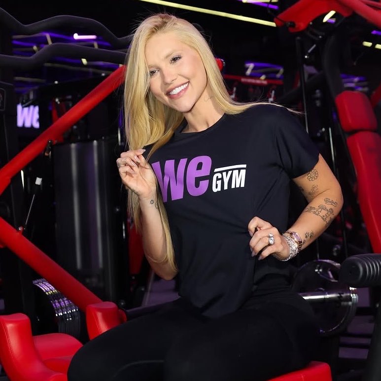 choquei's tweet photo. 🚨FAMOSOS: Virginia revela que o primeiro mês de lucro da "We Gym", sua rede de academias, será TODO revertido para instituições voltadas para cuidado de mulheres. https://t.co/ojL1XOTtQv