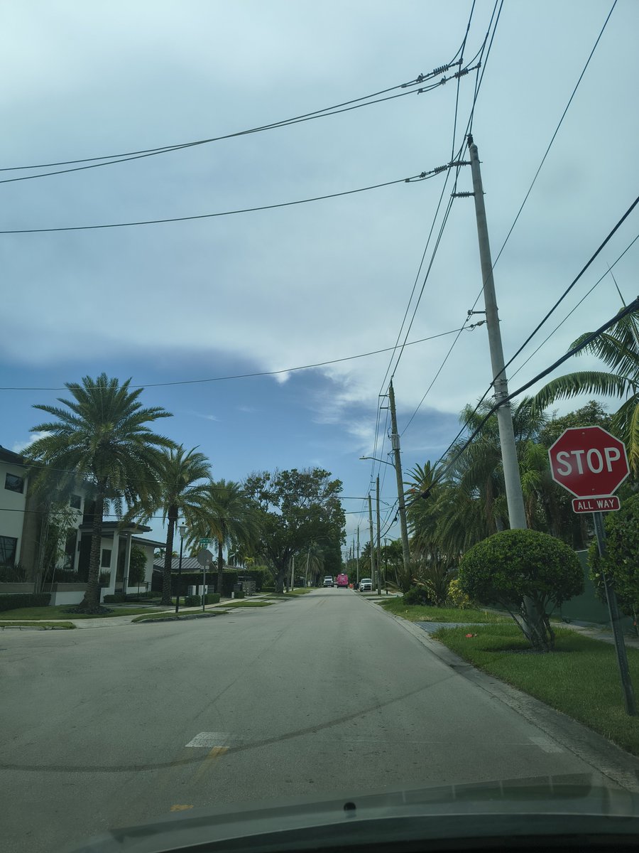 Hsinack's tweet photo. Mooooorning!

#MiamiShores #SummerTime https://t.co/3DyU73AVJR