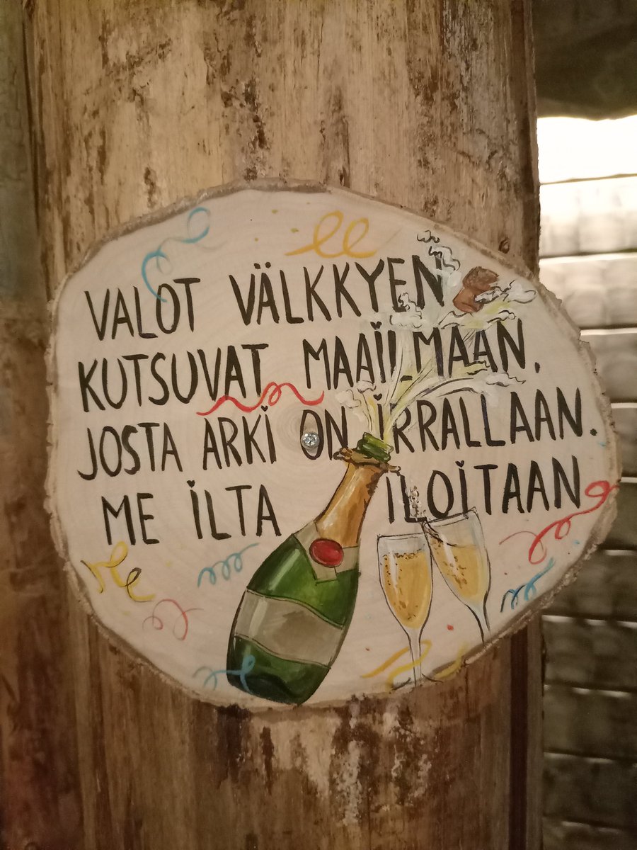 NiinaAlander's tweet photo. @jarvansalo Jostain seinältä sieltä 😉 nautinnollista tähdenlentojen pongausta... https://t.co/EDh5evpFVI