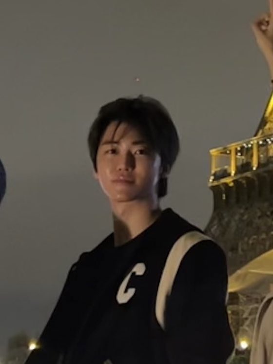 ntchaq's tweet photo. ความหล่อทะลุ 144p นะ https://t.co/IvO1SonpNM