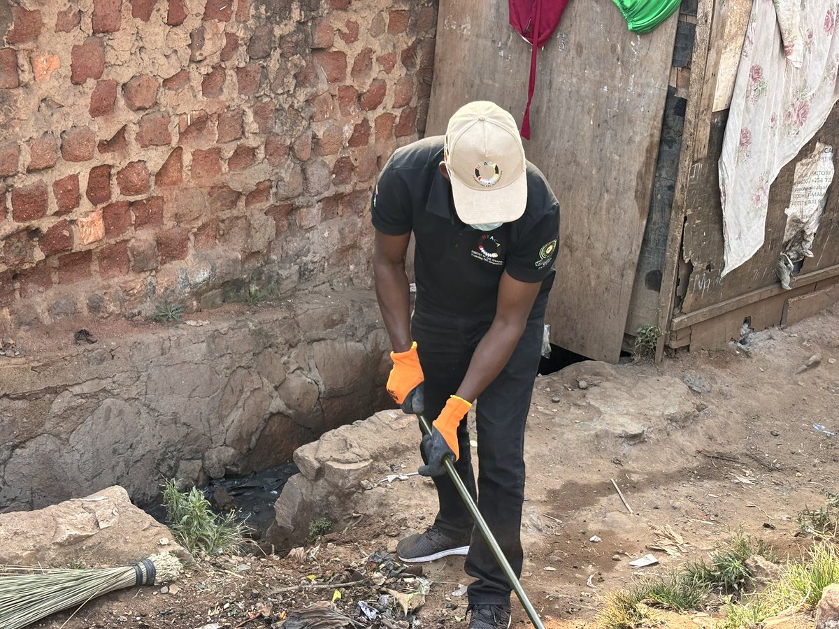 MEACAUpdates's tweet photo. Led by Permanent Secretary Edith Mwanje, the Ministry of East African Community Affairs joined residents of Kisenyi in today’s National Cleaning Day exercise, demonstrating that lasting change begins with collective action. 🧹 #Nationalcleaningday 🇺🇬 https://t.co/bp8wEBvmaO