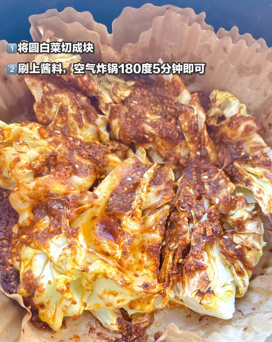 Olubeyoo's tweet photo. [刚买的路边炸串滋滋冒油，撒满辣椒孜然香到跺脚，逛夜市的快乐这不就来了！]， https://t.co/8zptCZrEBL