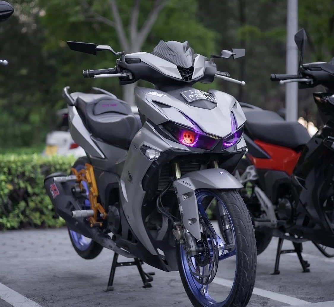 HKurusee's tweet photo. AA0P-P2243
AA0Q-P5384

The owners of these two vehicles (the two bikes so far confirmed to be involved in the reckless behaviour that night) should not be allowed to reclaim it.

They’re using these vehicles as weapons on a public road.

Pass a law if necessary. https://t.co/XJvf8CXDT7