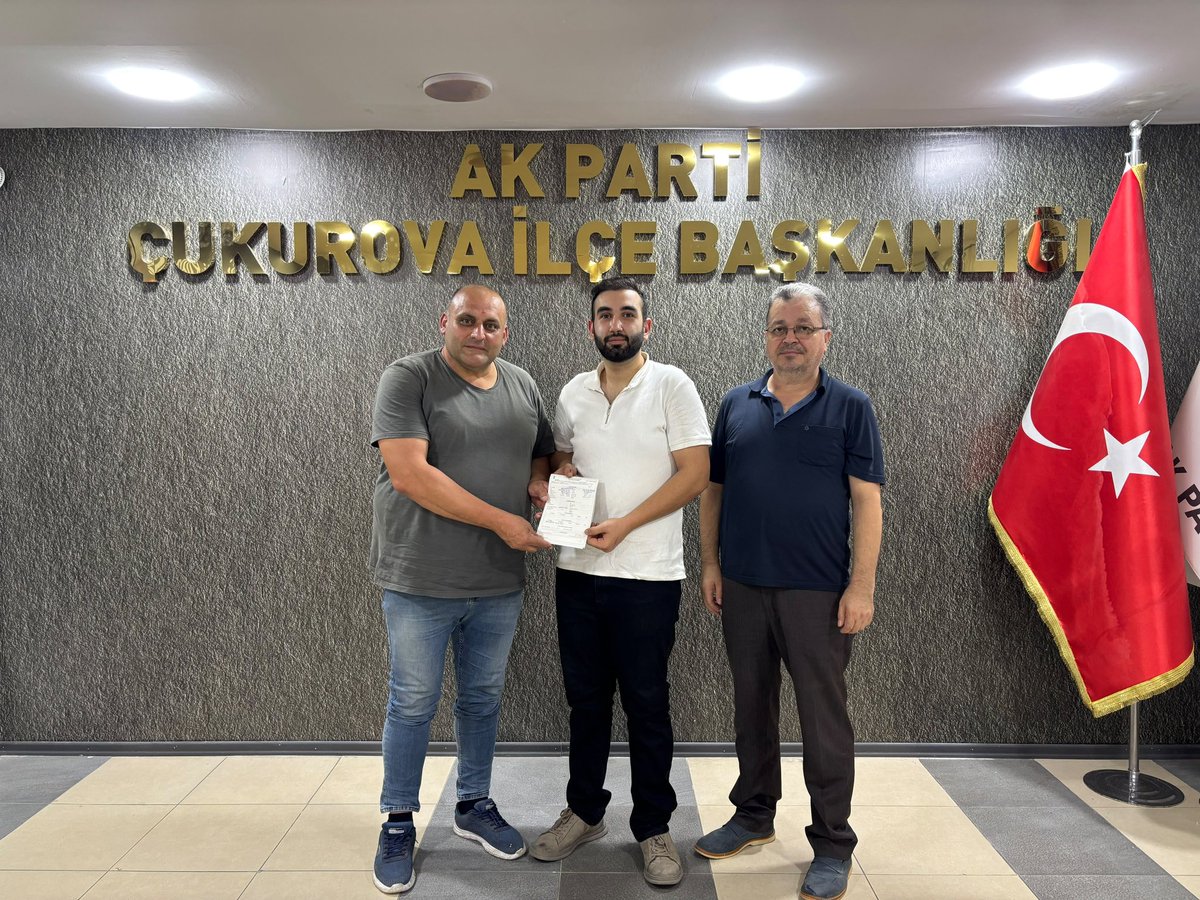 AkpartiCukurova's tweet photo. “AK Parti, gönüllerin buluştuğu büyük bir ailedir.”

İlçe Başkanlığımızda kıymetli hemşehrimiz Muhammed Samed kardeşimizi misafir ettik, #AKParti ailemize katılımını gerçekleştirmenin mutluluğunu yaşadık.

Rabbim birlik ve beraberliğimizi daim eylesin. https://t.co/d5Id8cWZSv