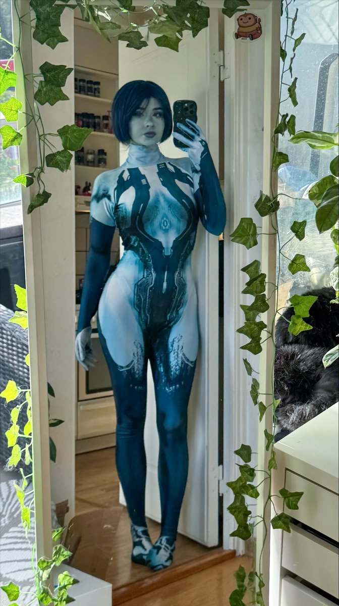 YaBoiElina's tweet photo. More of my Cortana cosplay!! #xbox https://t.co/bKEXL2RuZn