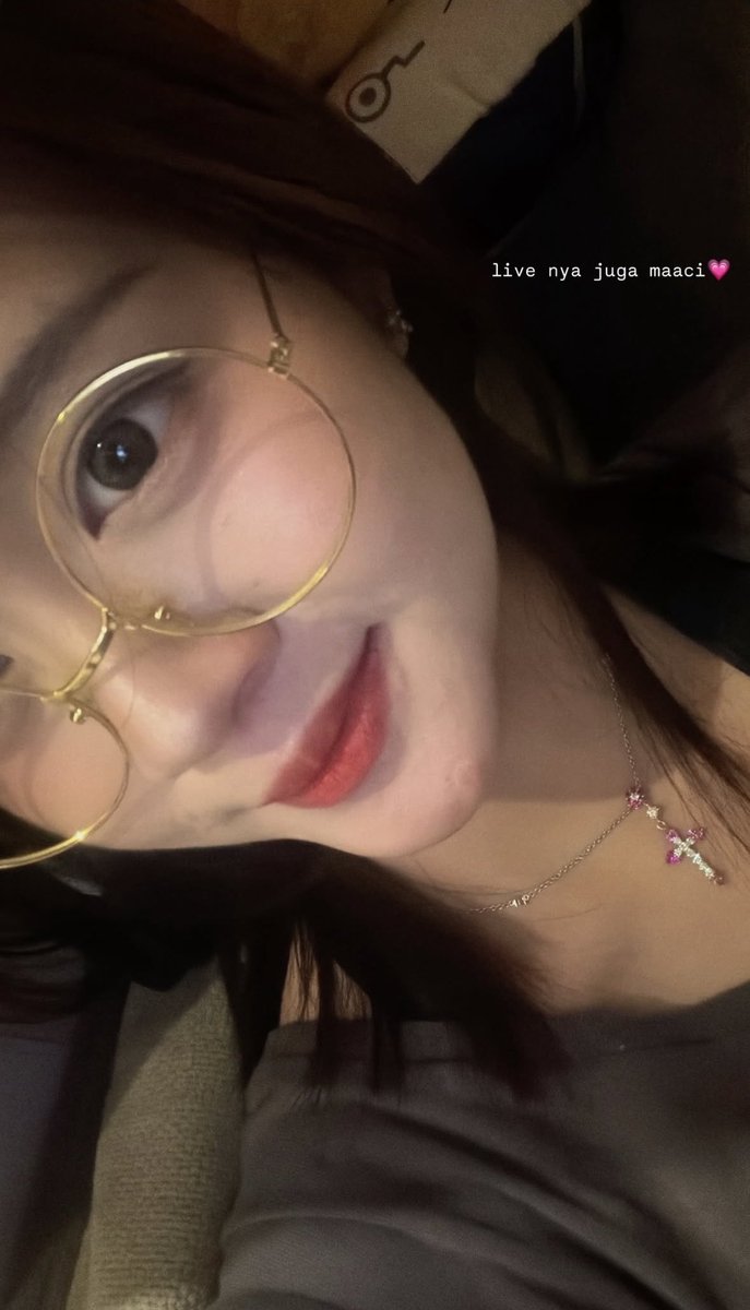 Christyzer's tweet photo. uuhhh cantikknyaaaa, maacii yaa camatt bobookk🫰🏻💗 @A_ChristyJKT48 

🔗Angelina Christy Instagram Story https://t.co/Q6vER6CB1t
