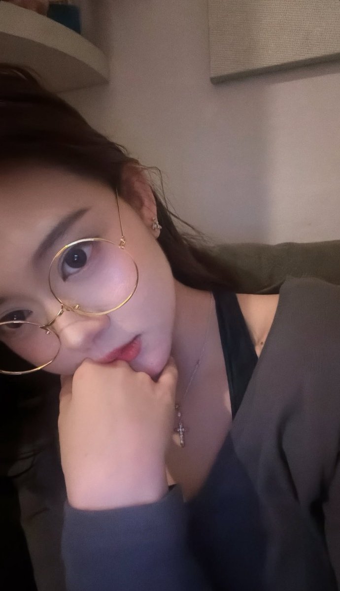 Christyzer's tweet photo. uuhhh cantikknyaaaa, maacii yaa camatt bobookk🫰🏻💗 @A_ChristyJKT48 

🔗Angelina Christy Instagram Story https://t.co/Q6vER6CB1t