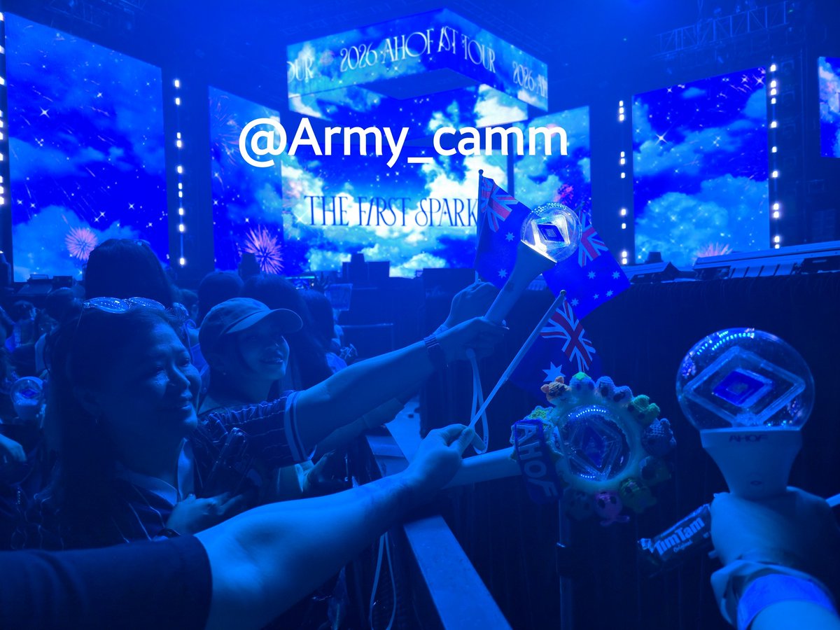 ARMY_camm's tweet photo. AUSSIE FOHAS REPRESENT!!! I'M HAPPY THAT WE COULD LET STEVEN KNOW THAT HE IS LOVED! 🫶 https://t.co/7Pz3EzUBYc