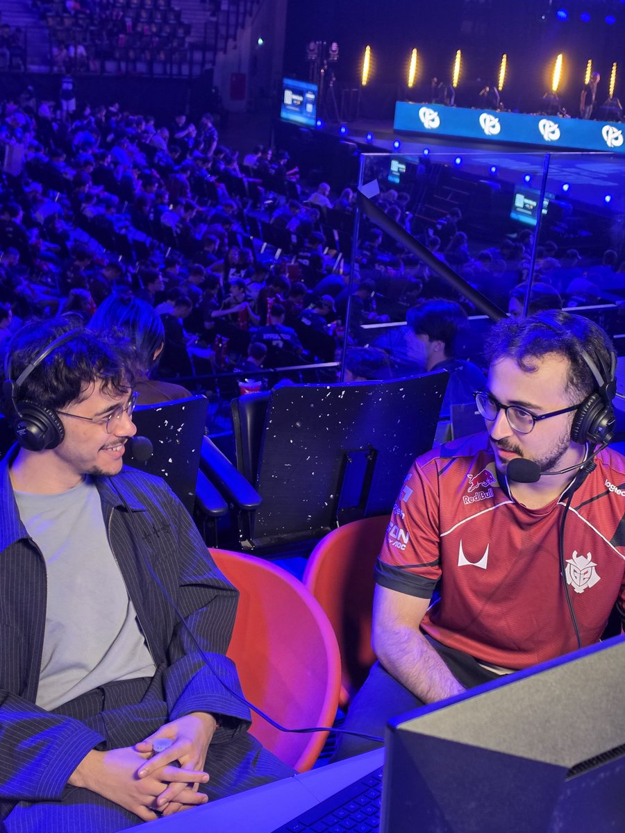 TraytonTV's tweet photo. Ils ont commencé ensemble, un joue les Worlds et l’autre cast gratuitement pour Trayton https://t.co/XKwAyEIT1Y
