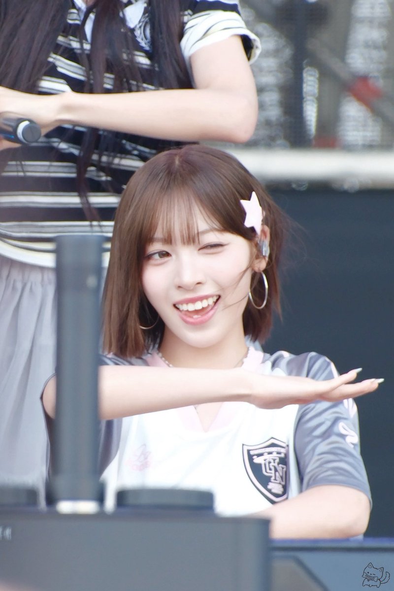 Hheasyyyj's tweet photo. 260725 원유니페스티벌
- _<

#RESCENE #리센느
#MAY #메이 https://t.co/FO0QJvO5iu