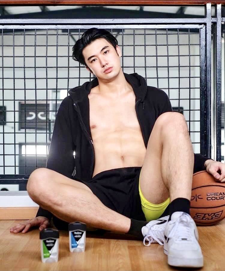 Zhaonguyen69's tweet photo. Brix ramos
 Filipino model&amp;basketball player
หลุดอีกแล้ว! นักบาสและนายแบบดัง https://t.co/qU2wOcld4t