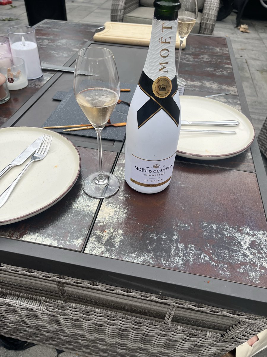 MrsCocoOrginal's tweet photo. Celebrating the weekend like a goddess!!! Do you pay for the 2nd bottle?? https://t.co/GTx7YPBROm https://t.co/KozaiIEwzH