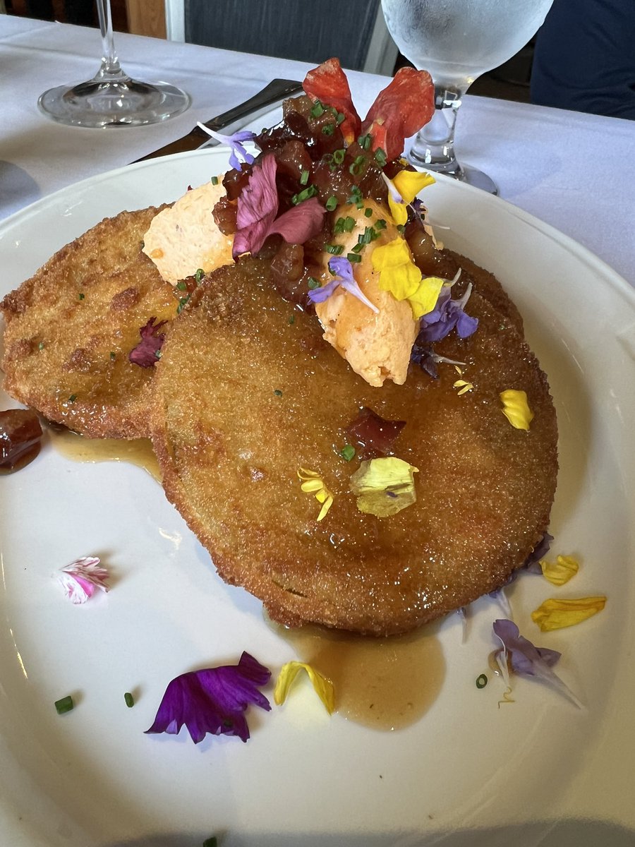 CoastCabCritic's tweet photo. Anson's in Charleston, opened the 2018 Hindsight Howell Mountain #NapaValley the bacon jam on the fried green tomatoes was excellent. Their "Crispy Flounder" was great. #wine #flounder https://t.co/NsOOAl2URb