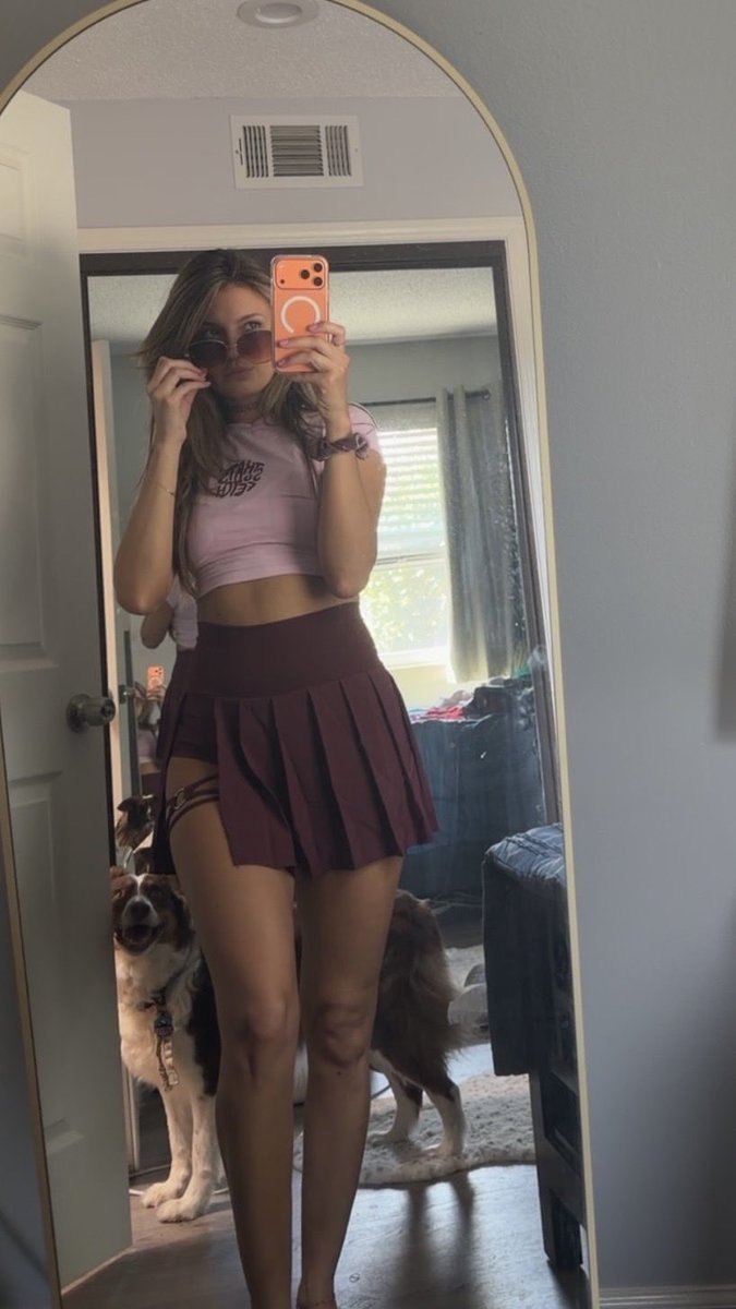 Sarvanah92's tweet photo. Pool day 🌷
Freyja came in clutch w the cutest photobomb https://t.co/41aJWSpLKj
