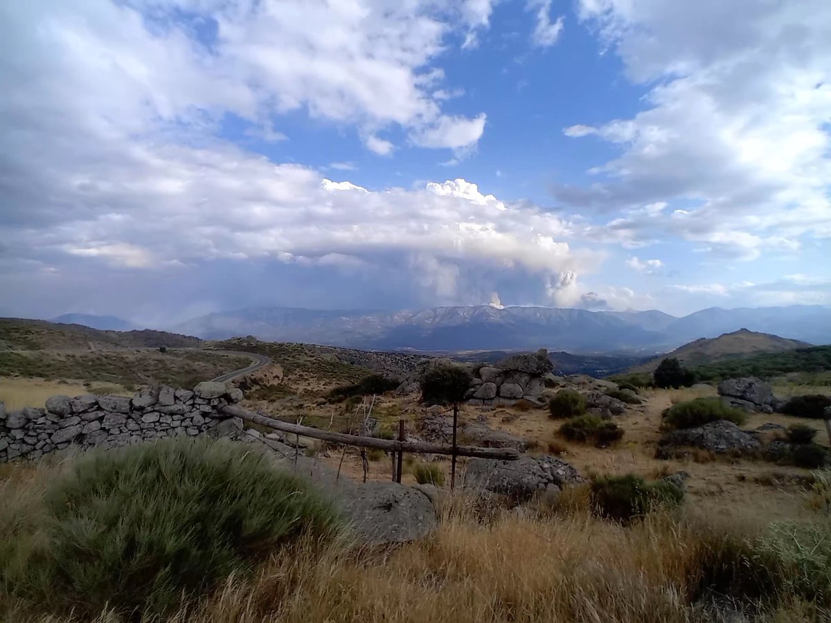 vicmjm's tweet photo. Desde el alto de navalmoral 19.25
@Meteoavila2 https://t.co/MaWiOwKRNH