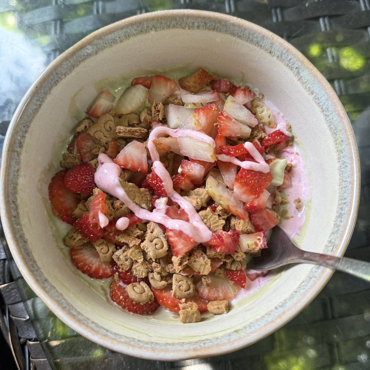 pistachiokcals's tweet photo. how I post it          vs              how I eat it https://t.co/Vct7ywSEG0