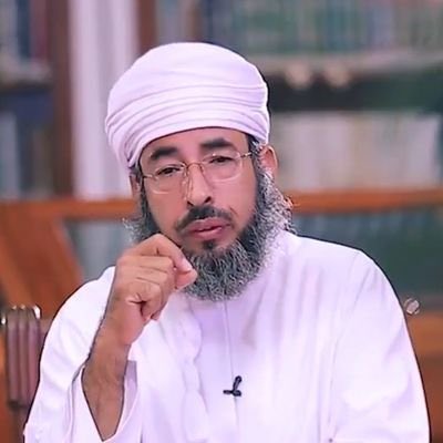 AdabOman's tweet photo. إنَّ الوسواس يغزو النفوس الفارغة، تلك التي لا تجد إلى الكتاب سبيلا، ولا للرياضة وقتاً، فعندما يتراكم فوق القلب همَّان: همُّ الفراغ، وهمُّ الخمول، تتسلل إليه أفكارٌ تجعل من أعضائه مشغولةً بشيء ما، تتآكل من الداخل، وتستهلك الطاقة البشرية في استنزاف المجاهدة النفسية.

د. سيف الهادي https://t.co/2JC181zC8f