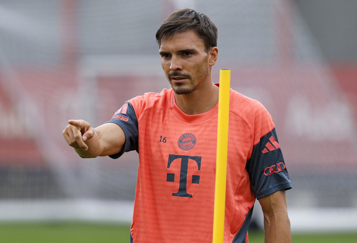 sportskafa's tweet photo. Bayern Münih Sportif Direktörü Christopher Freund: "Sacha Boey ve Joao Palhinha gelecek sezon planlarımız arasında yer almıyor. Alınan bu ayrılık kararı oyuncuların kendisine de bildirildi." https://t.co/6Gch3mdPxV