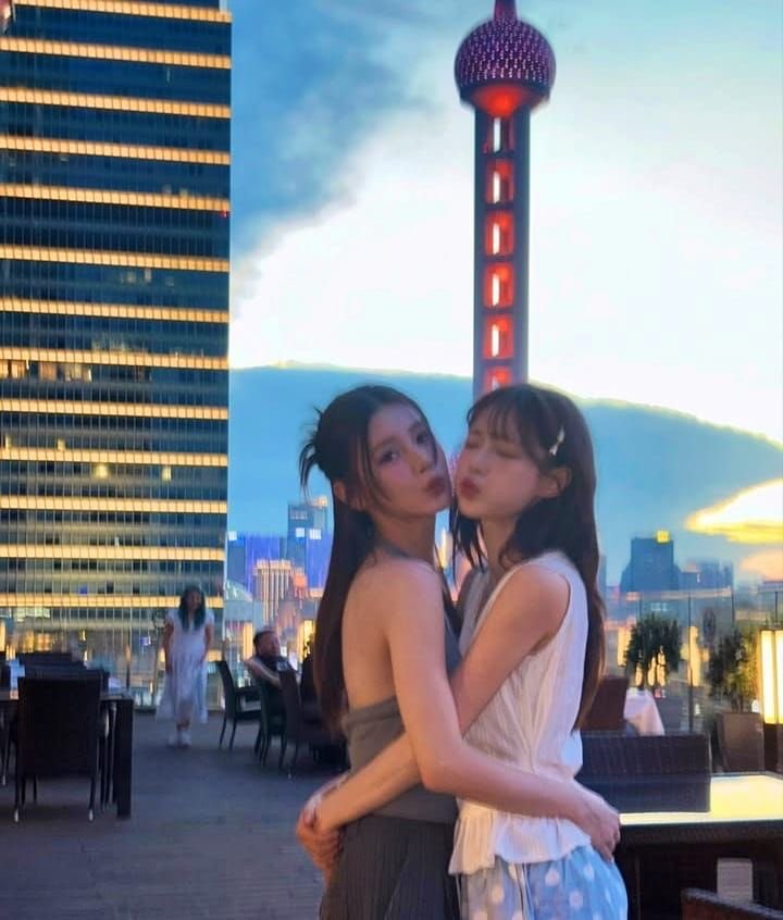 zonevivi's tweet photo. someone check on Chuu rn https://t.co/FPMaFwfMSp