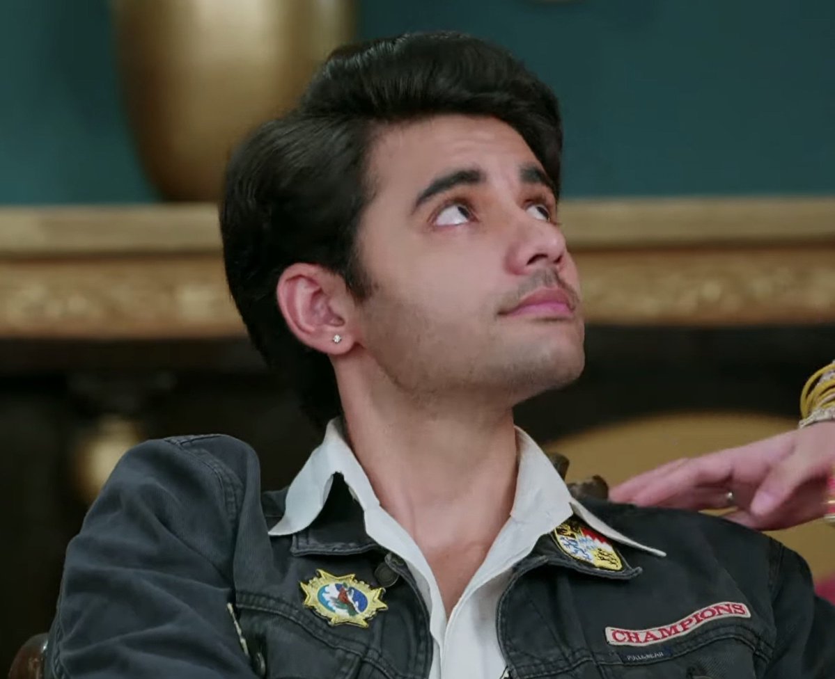 _no_sugar__'s tweet photo. * Akhir wife kiski hai  , itne saalo se hamare saath hai ... * 
Raja sa aap chai nahi thanda pani piyo pls 😂
#rimjhim https://t.co/2dLvlCNObJ