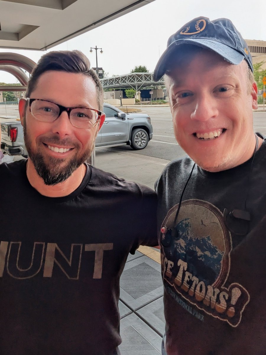 TaySportsFan's tweet photo. Great start to the morning! Hope to see you at Am Fam for the "Legends Game" again next year @EricSogard ! ⚾ https://t.co/JGbs9bd8NX