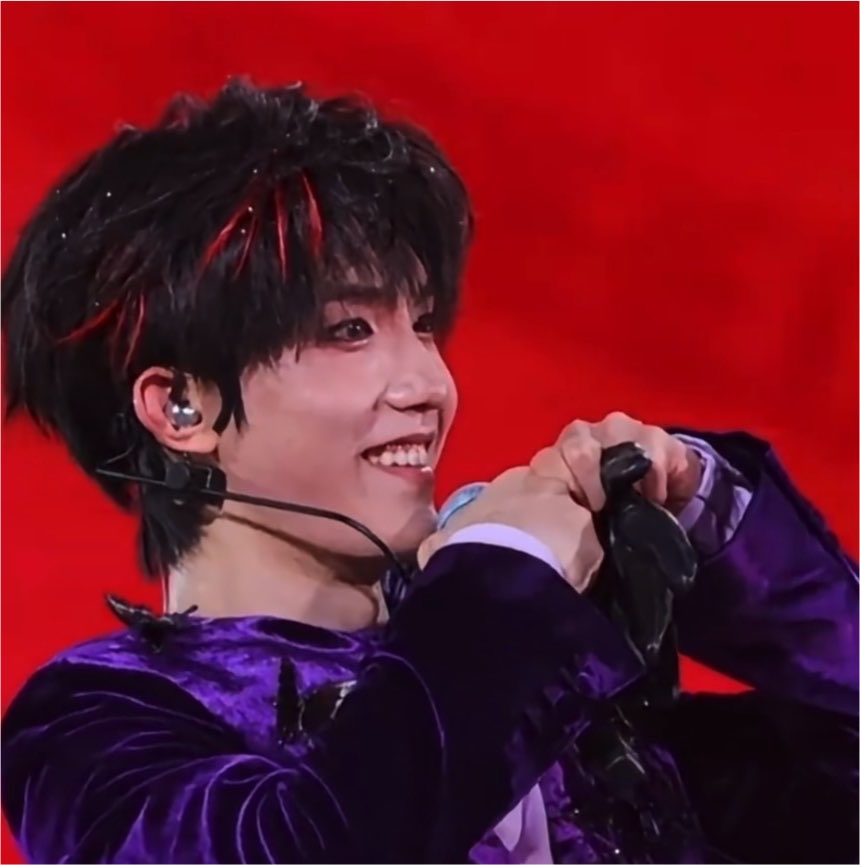 EstrellaXiXi's tweet photo. 发烫的脸颊、亮晶晶的双眼、红得滴血的耳朵，没有这些就别说什么生理性喜欢了好吗？最最标准的生理性喜欢模板我们棍铲已经示范出来了 https://t.co/xo7lnihPU6