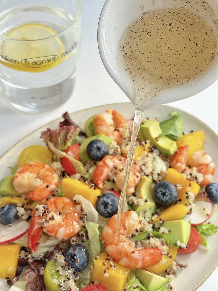 junseo3981's tweet photo. Savor this 15-minute quinoa u0026 roasted veggie bowl—light, flavorful, and perfect for a post-workout or busy workday, no weird additives just whole goodness! https://t.co/09XEp7egbX