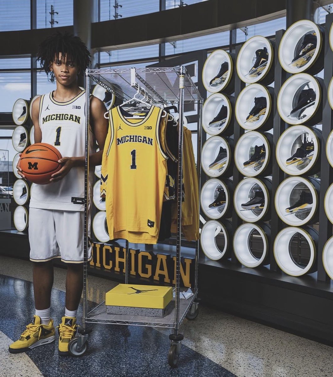 JamieShaw5's tweet photo. Top-25 prospect Chase Lumpkin on this week’s official visit to Michigan.

https://t.co/gYlhF3Zb2O