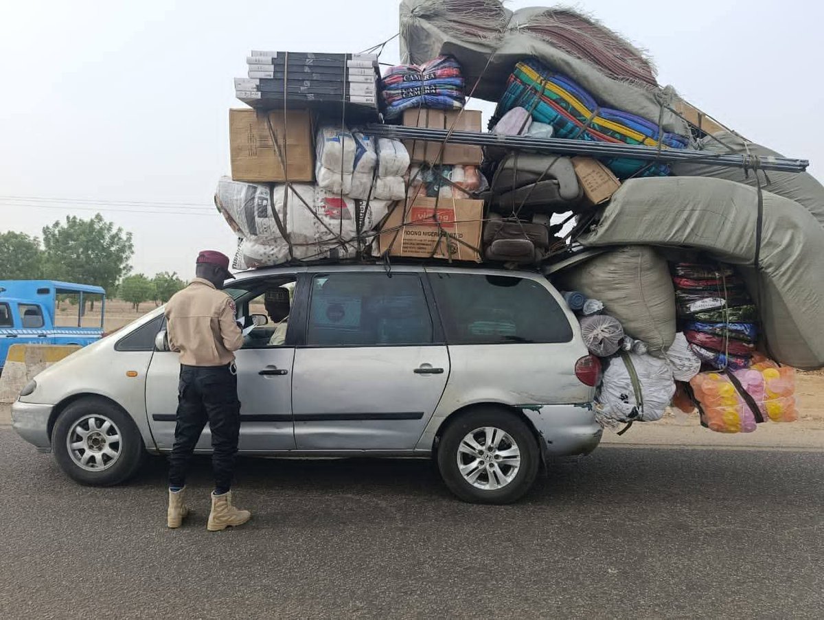 FRSCNigeria's tweet photo. Too much weight at the top or back shifts the centre of gravity and makes your vehicle unstable.

🛑 Overloading https://t.co/UWkOrekQZz