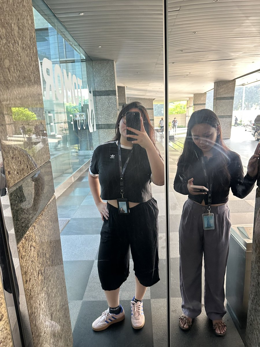nndarp_'s tweet photo. Outfit aku seminggu ke kantor https://t.co/0LmuEAbW5X