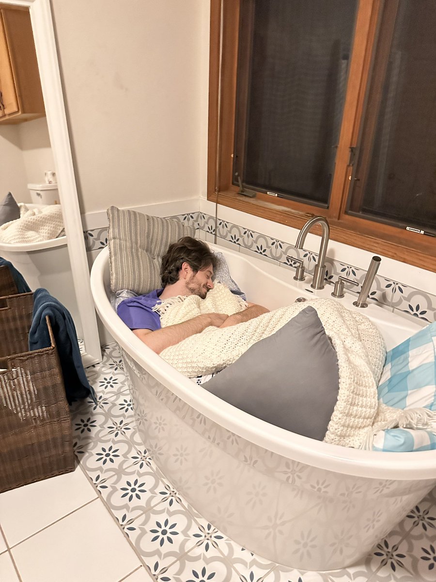 KelleyJorg's tweet photo. America has spoken and Corey is sleeping in the bathtub for the remainder of his Have Not journey 😅#bigbrother #havenot https://t.co/TXNpEcOZXc