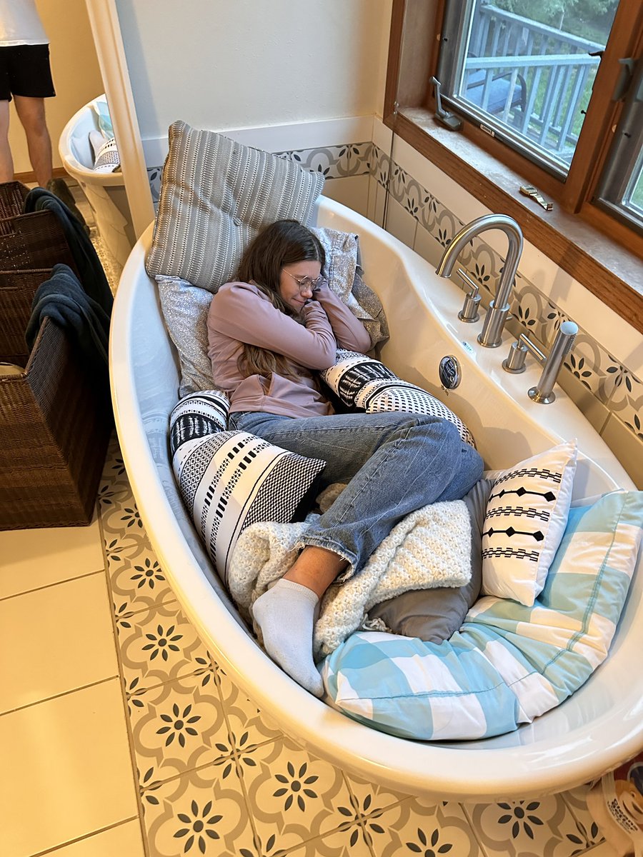 KelleyJorg's tweet photo. America has spoken and Corey is sleeping in the bathtub for the remainder of his Have Not journey 😅#bigbrother #havenot https://t.co/TXNpEcOZXc